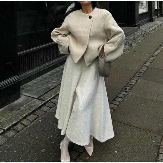 Frostveil Woolen Coat (Milky White)